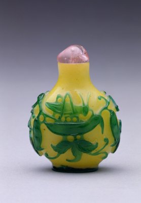 图片[1]-Yellow ground with green glass grasshopper picture snuff bottle-China Archive